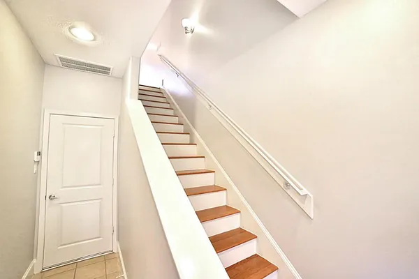 $3,200 | 407 Jackson Hill Street, Houston, TX 77007