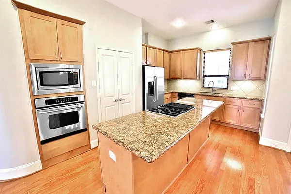 $3,200 | 407 Jackson Hill Street, Houston, TX 77007