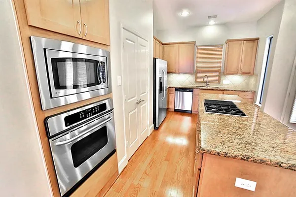 $3,200 | 407 Jackson Hill Street, Houston, TX 77007