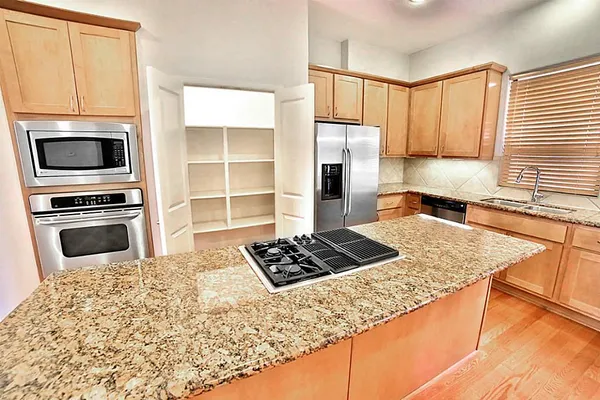 $3,200 | 407 Jackson Hill Street, Houston, TX 77007