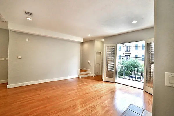 $3,200 | 407 Jackson Hill Street, Houston, TX 77007