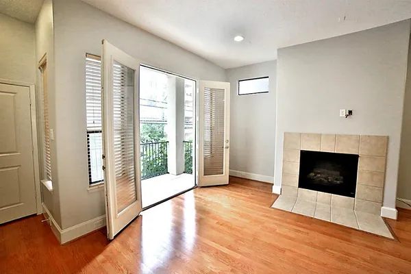 $3,200 | 407 Jackson Hill Street, Houston, TX 77007