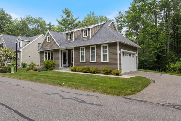$950,000 | 27 Sycamore Lane, Unit 1, Kennebunk, ME 04043