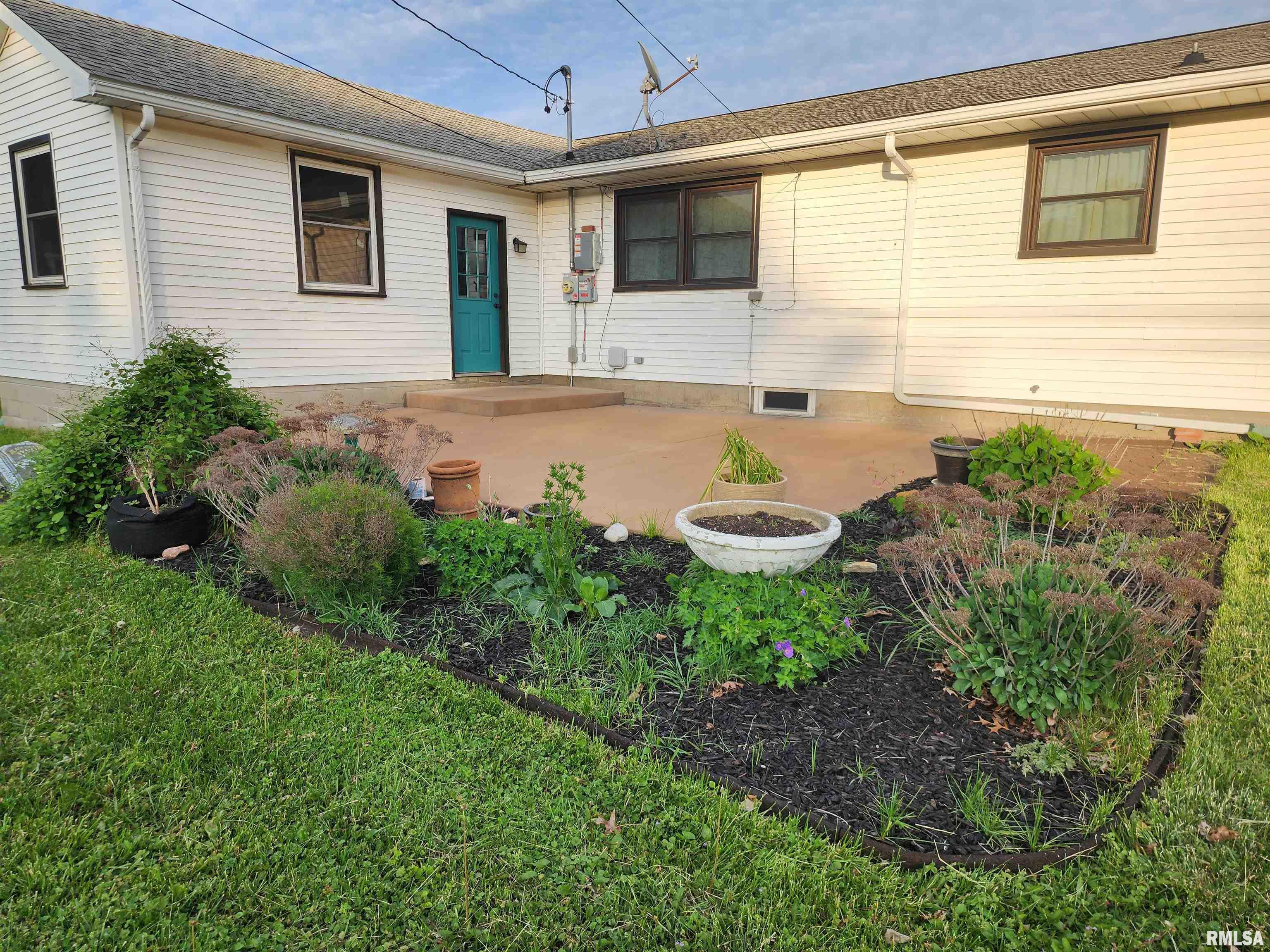 1519 Rutledge Drive Lincoln, IL 62656 - Photo 3 of 34 Gallery Image 3
