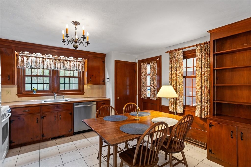 11 Gelding Road Chelmsford, MA 01824 - Photo 4 of 39 Gallery Image 4