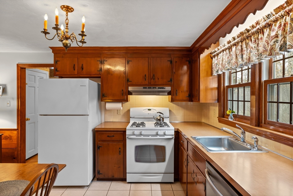 11 Gelding Road Chelmsford, MA 01824 - Photo 6 of 39 Gallery Image 6