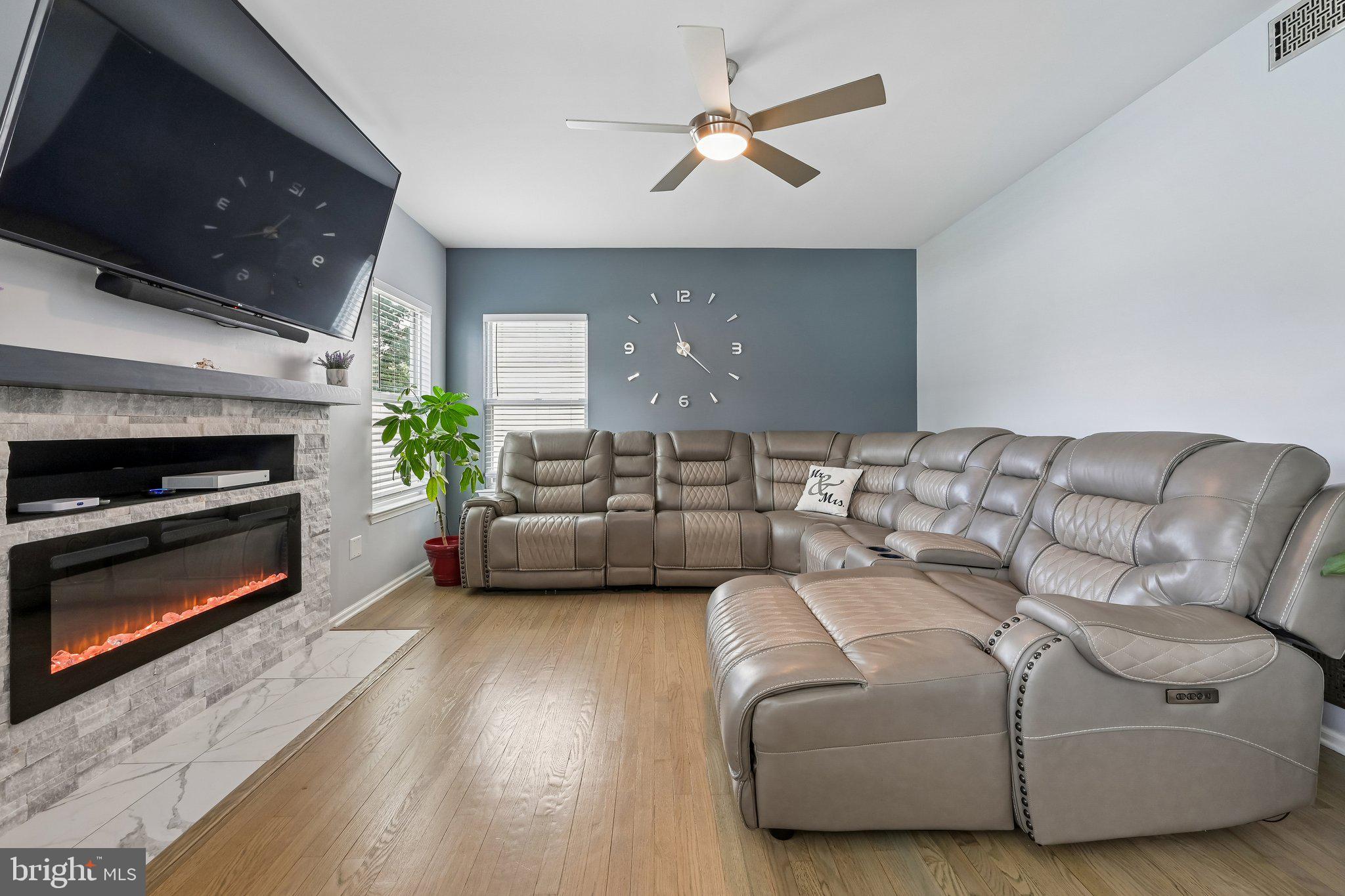 14 Chestertown Road Sicklerville, NJ 08081 - Photo 15 of 29 Modern living space with cozy vibes.