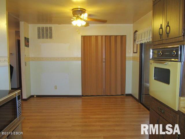209 East 5th Street Ina, IL 62846 - Photo 9 of 25