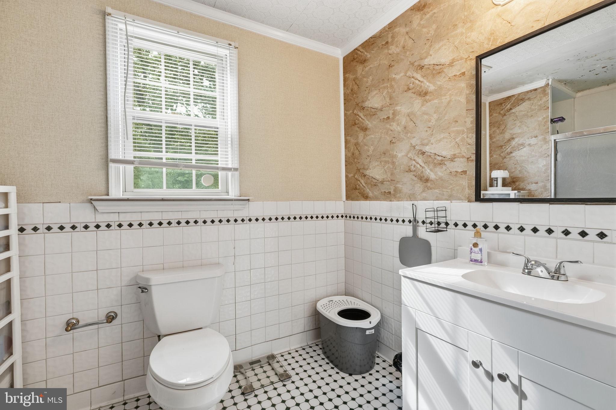 8110 Corbett Road Pennsauken, NJ 08110 - Photo 33 of 38 Primary bathroom