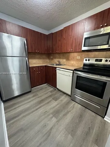 $2,100 | 6935 Northwest 179th Street, Unit 208, Hialeah, FL 33015