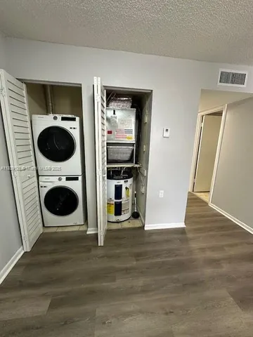 $2,100 | 6935 Northwest 179th Street, Unit 208, Hialeah, FL 33015