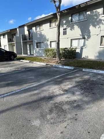 $2,100 | 6935 Northwest 179th Street, Unit 208, Hialeah, FL 33015
