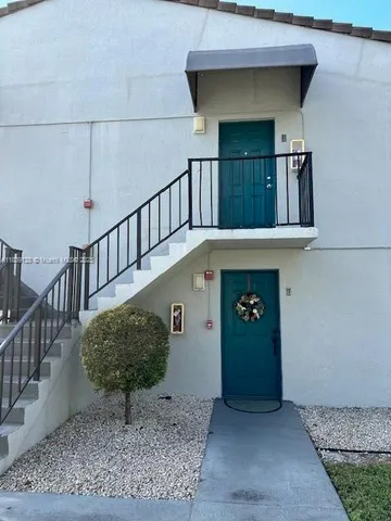 $2,100 | 6935 Northwest 179th Street, Unit 208, Hialeah, FL 33015