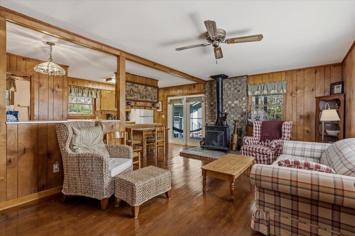 158 Crumley Road Walterboro, SC 29488 - Photo 10 of 59 Large Family Room