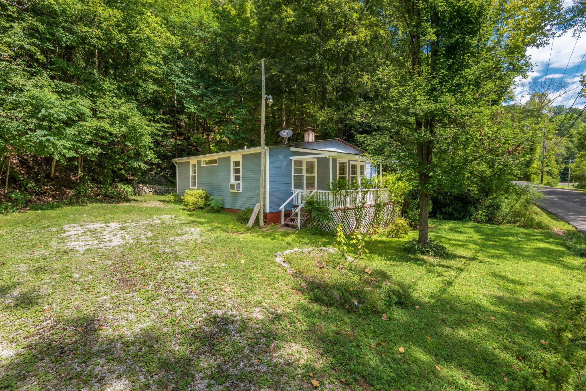 812 Lovely Bluff Road Rocky Top, TN 37769 - Photo 9 of 38 Gallery Image 9