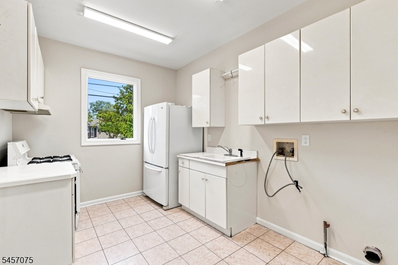 907 Colonia Road Elizabeth, NJ 07208 - Photo 19 of 43 Gallery Image 19