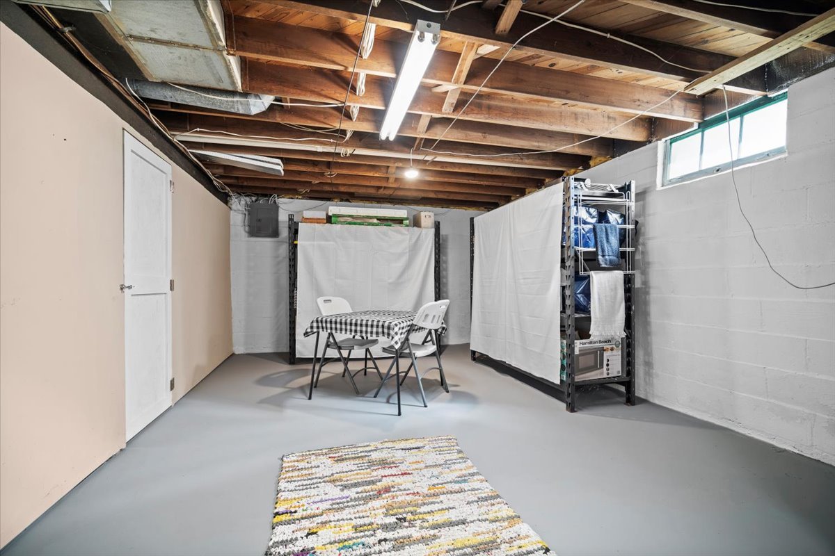 914 Normal Avenue Normal, IL 61761 - Photo 15 of 23 a view of entryway