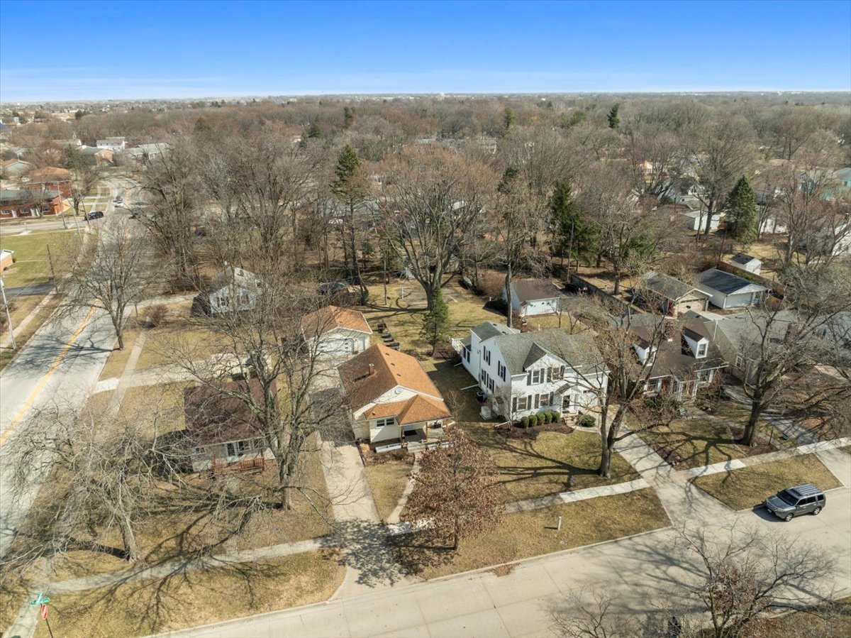 914 Normal Avenue Normal, IL 61761 - Photo 20 of 23 view of city and mountain