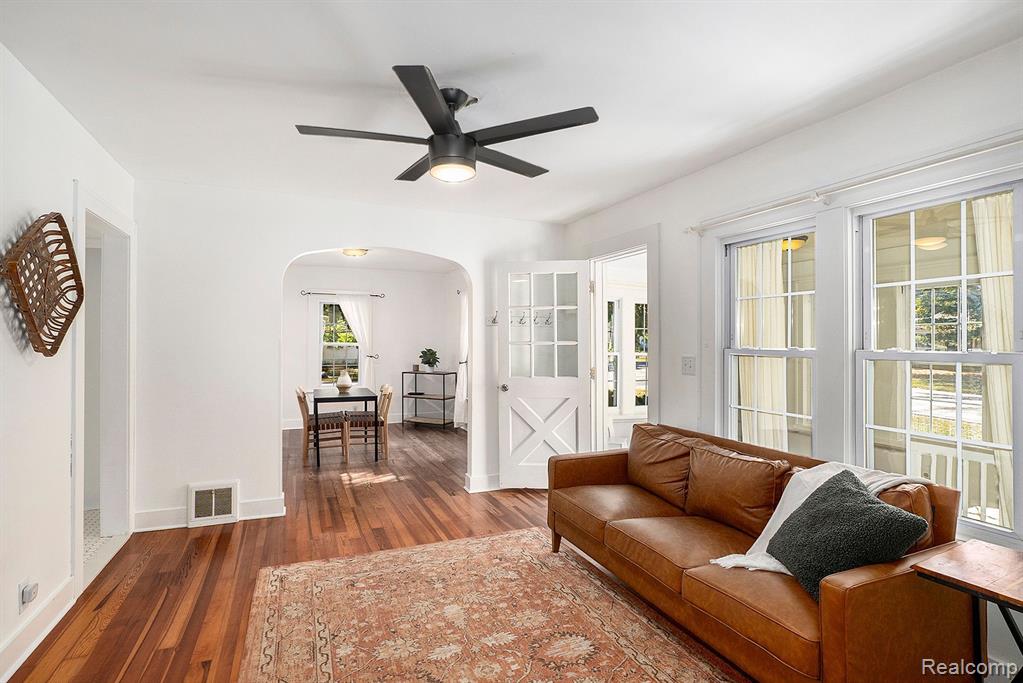 509 East South Holly Road Fenton, MI 48430 - Photo 4 of 16 Gallery Image 4