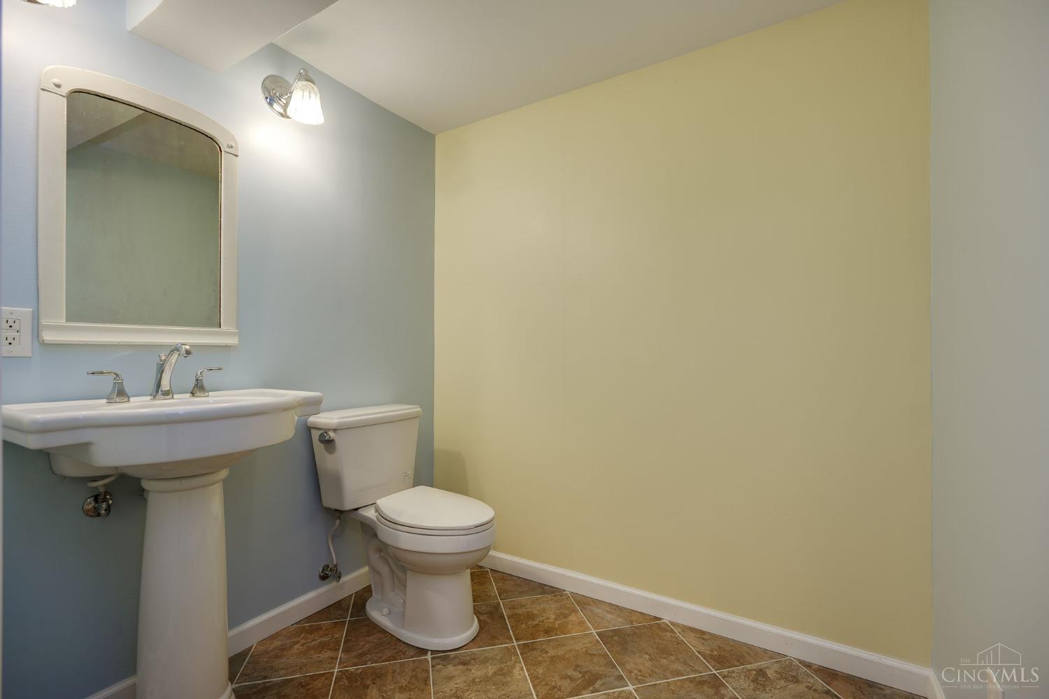 1005 Raintree Lane Maineville, OH 45039 - Photo 27 of 39 Basement half bath