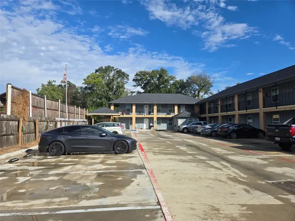 $1,000 | 22061 Russell Drive, Unit 10, New Caney, TX 77357