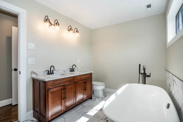 a en suite bathroom with a toilet sink and mirror