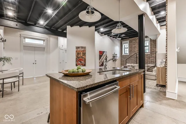 $349,000 | 441 North Park Avenue, Unit 4, Indianapolis, IN 46202