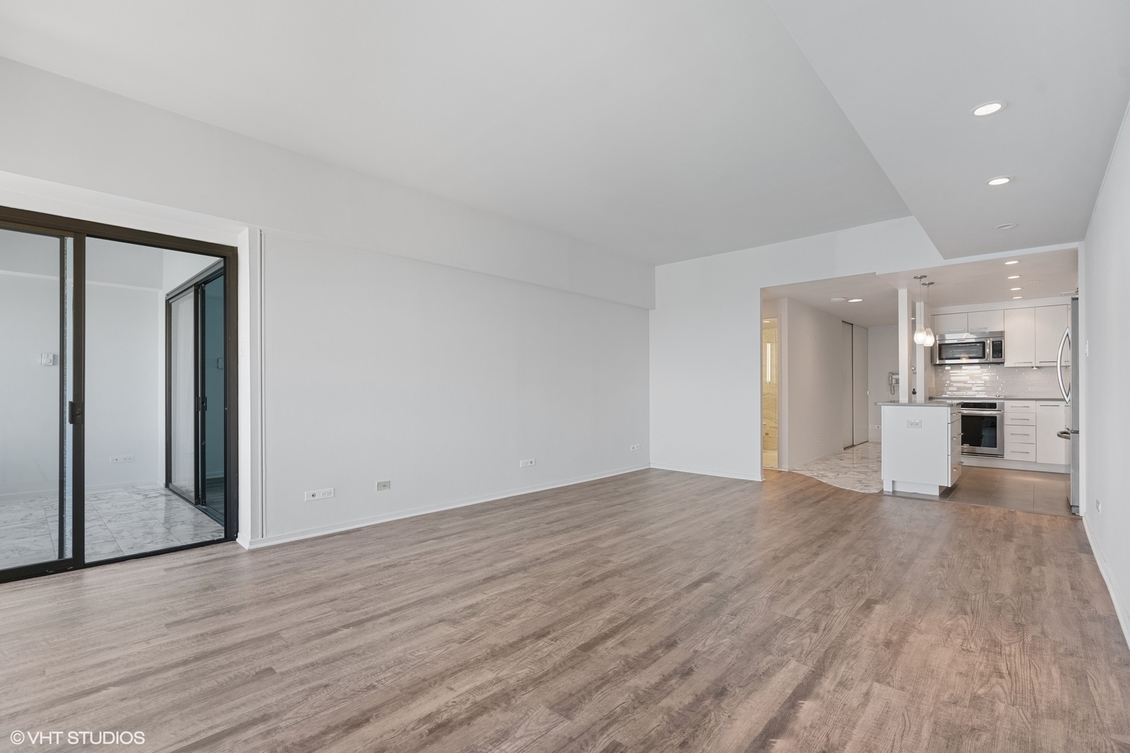 175 East Delaware Place, Unit 5308 Chicago, IL 60611 - Photo 4 of 12