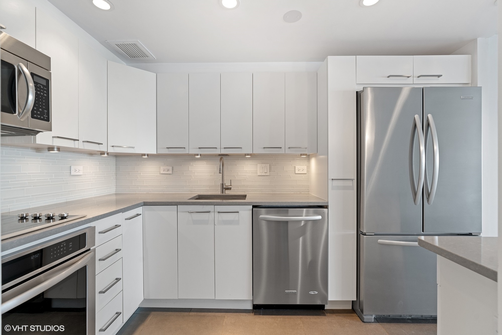 175 East Delaware Place, Unit 5308 Chicago, IL 60611 - Photo 5 of 12