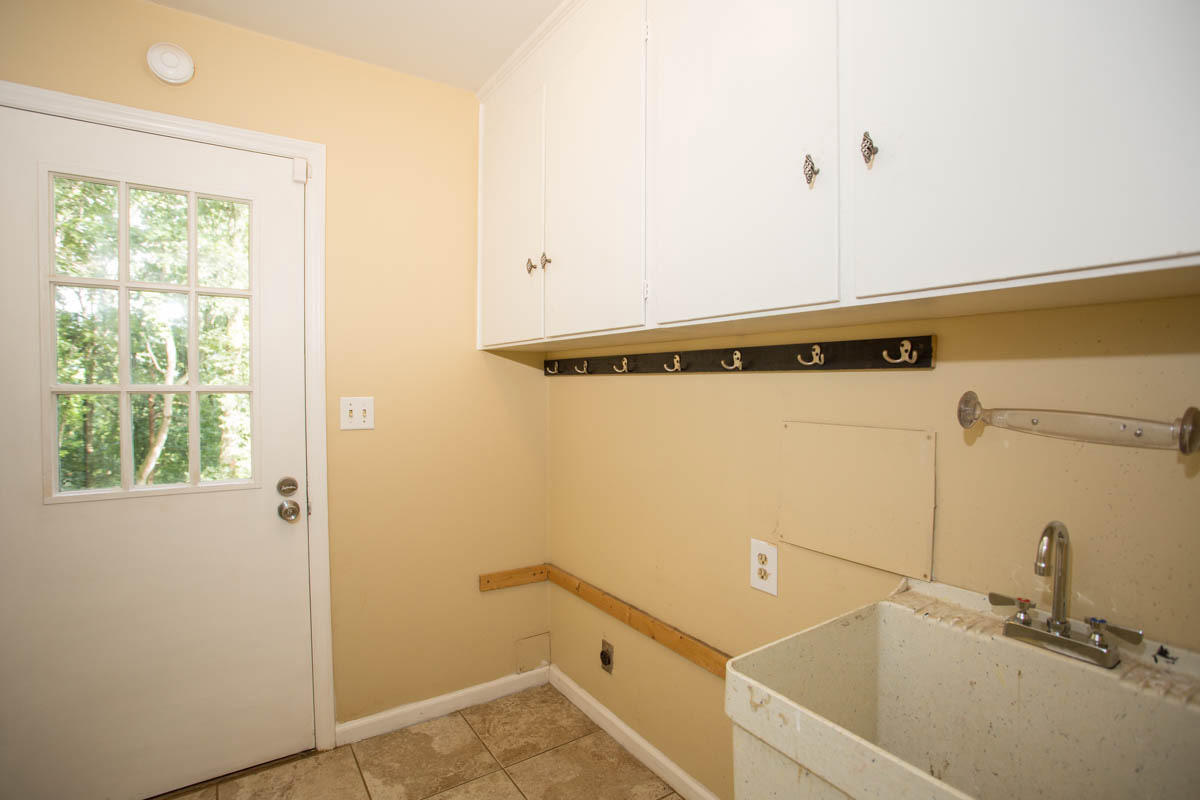 5135 Falcon Ridge Road Roanoke, VA 24018 - Photo 20 of 56 a bathroom with a sink and shower
