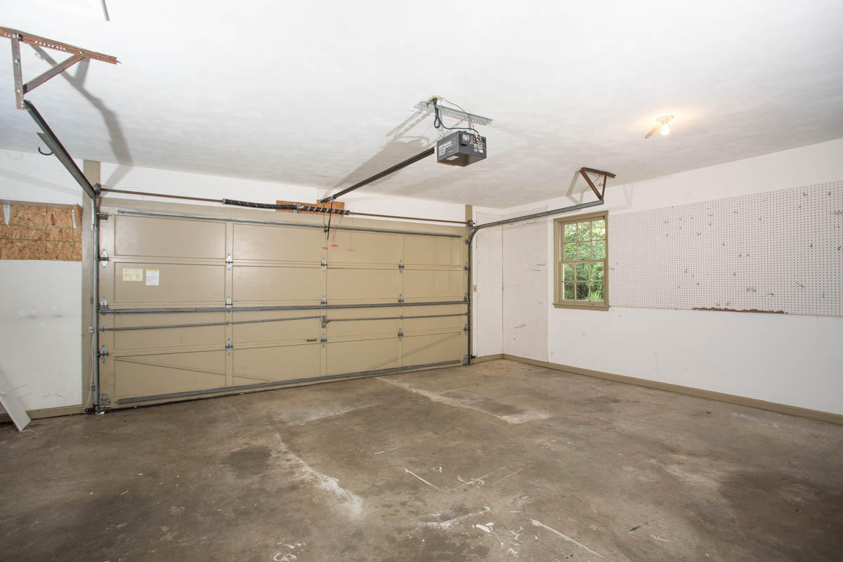 5135 Falcon Ridge Road Roanoke, VA 24018 - Photo 22 of 56 a view of a garage