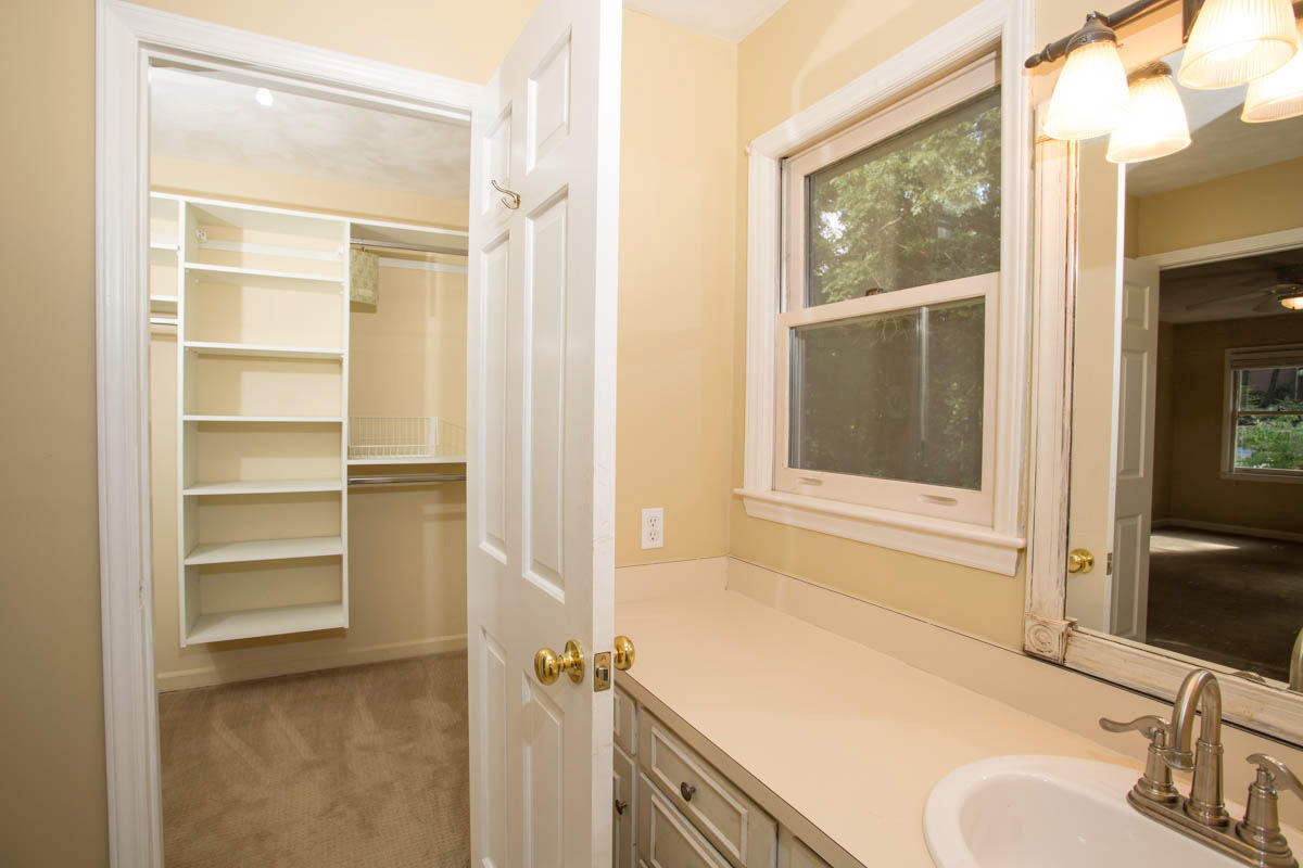 5135 Falcon Ridge Road Roanoke, VA 24018 - Photo 32 of 56 a bathroom with a tub and a sink