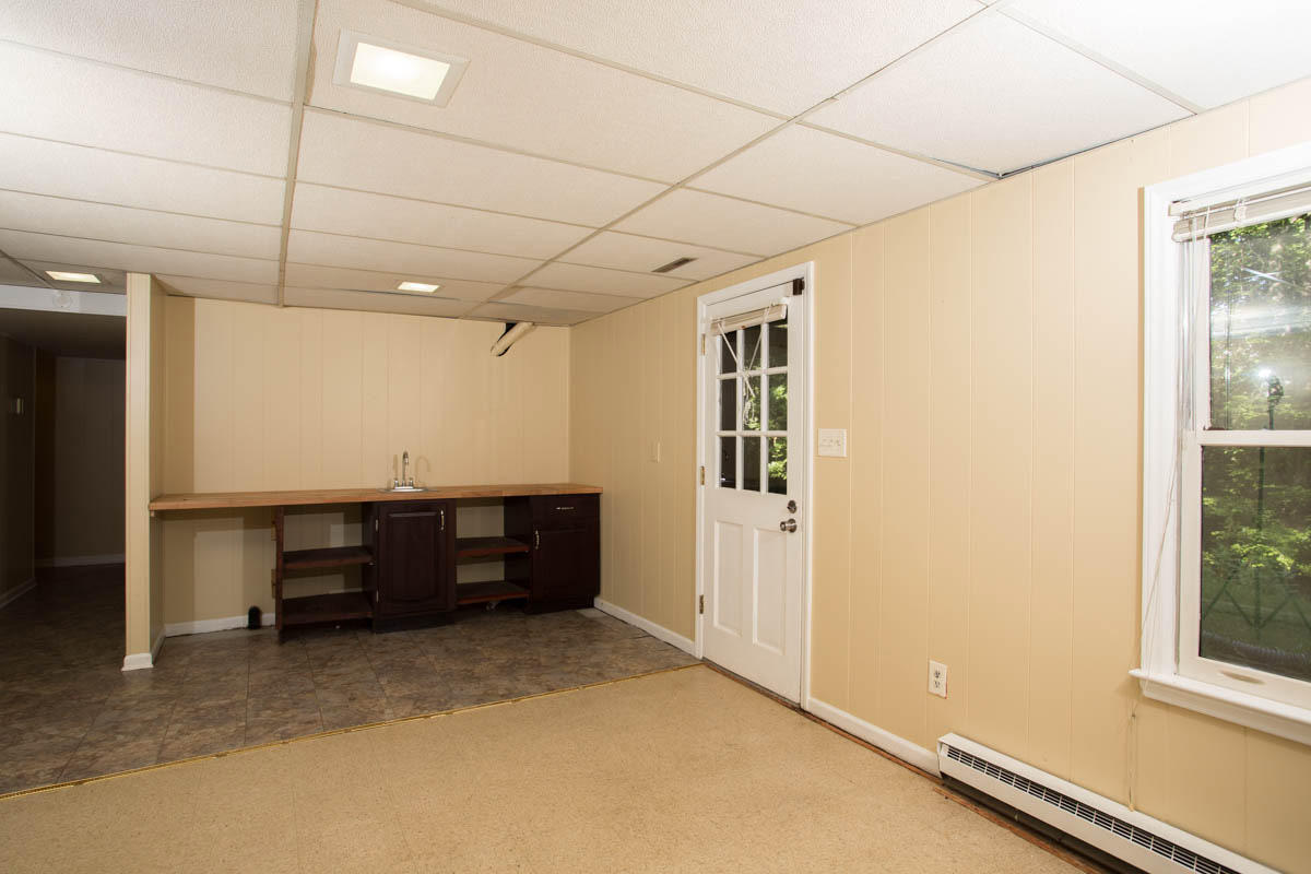 5135 Falcon Ridge Road Roanoke, VA 24018 - Photo 35 of 56 a room with furniture and window