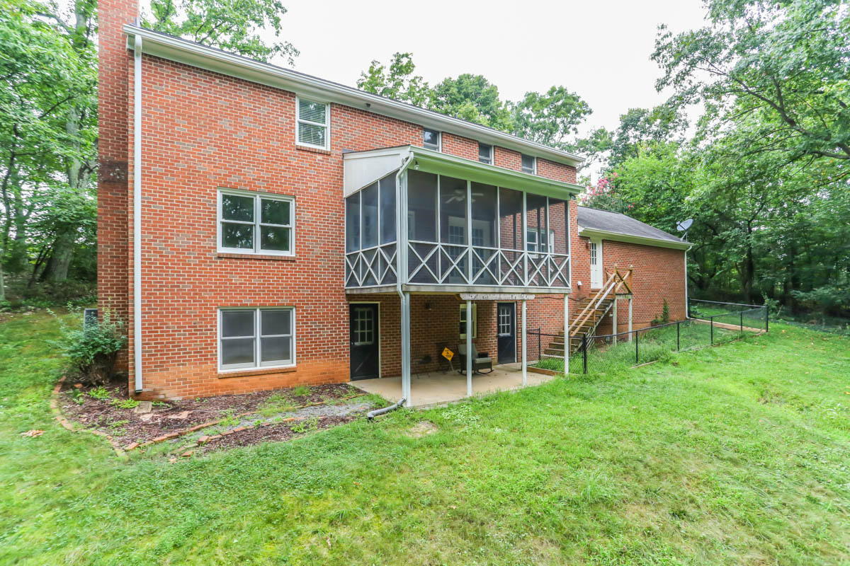 5135 Falcon Ridge Road Roanoke, VA 24018 - Photo 51 of 56 front view of a house with a yard
