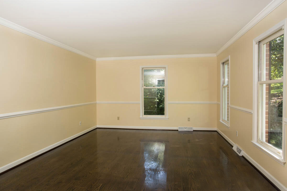5135 Falcon Ridge Road Roanoke, VA 24018 - Photo 7 of 56 an empty room with a empty space and a window