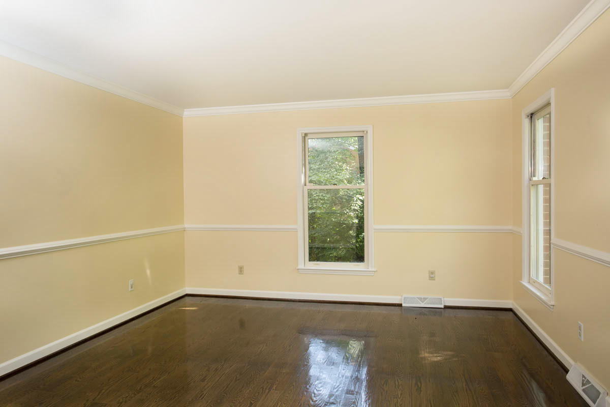 5135 Falcon Ridge Road Roanoke, VA 24018 - Photo 9 of 56 an empty room with a window