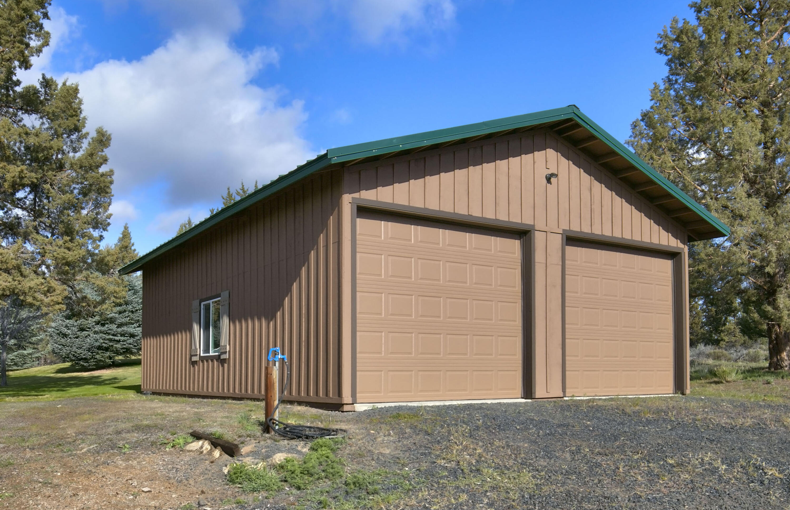 69015 Hurtley Ranch Road Sisters, OR 97759 - Photo 75 of 88 1,008 SF 2nd Garage has (2) 10? rollup doors and electricity