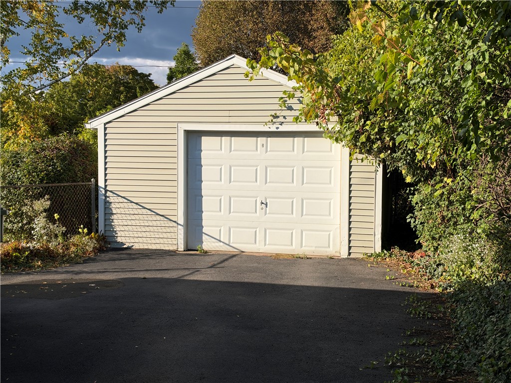66 Cimarron Drive Rochester, NY 14620 - Photo 4 of 21 Gallery Image 4