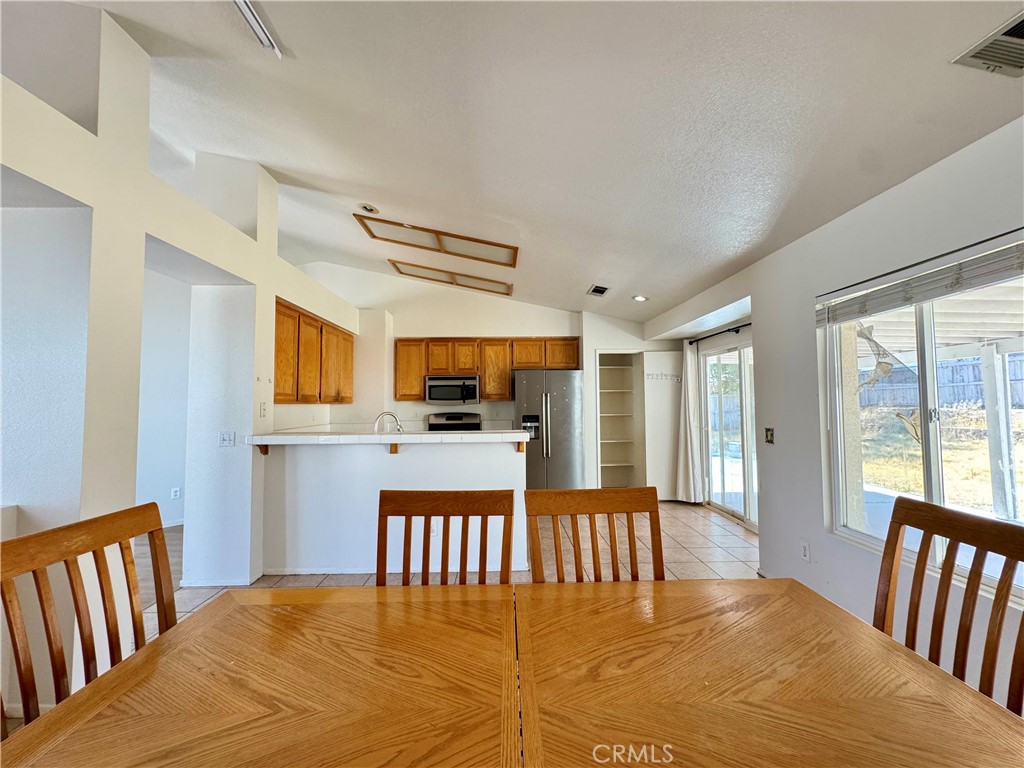 14351 Via Roca Victorville, CA 92392 - Photo 10 of 24 Gallery Image 10