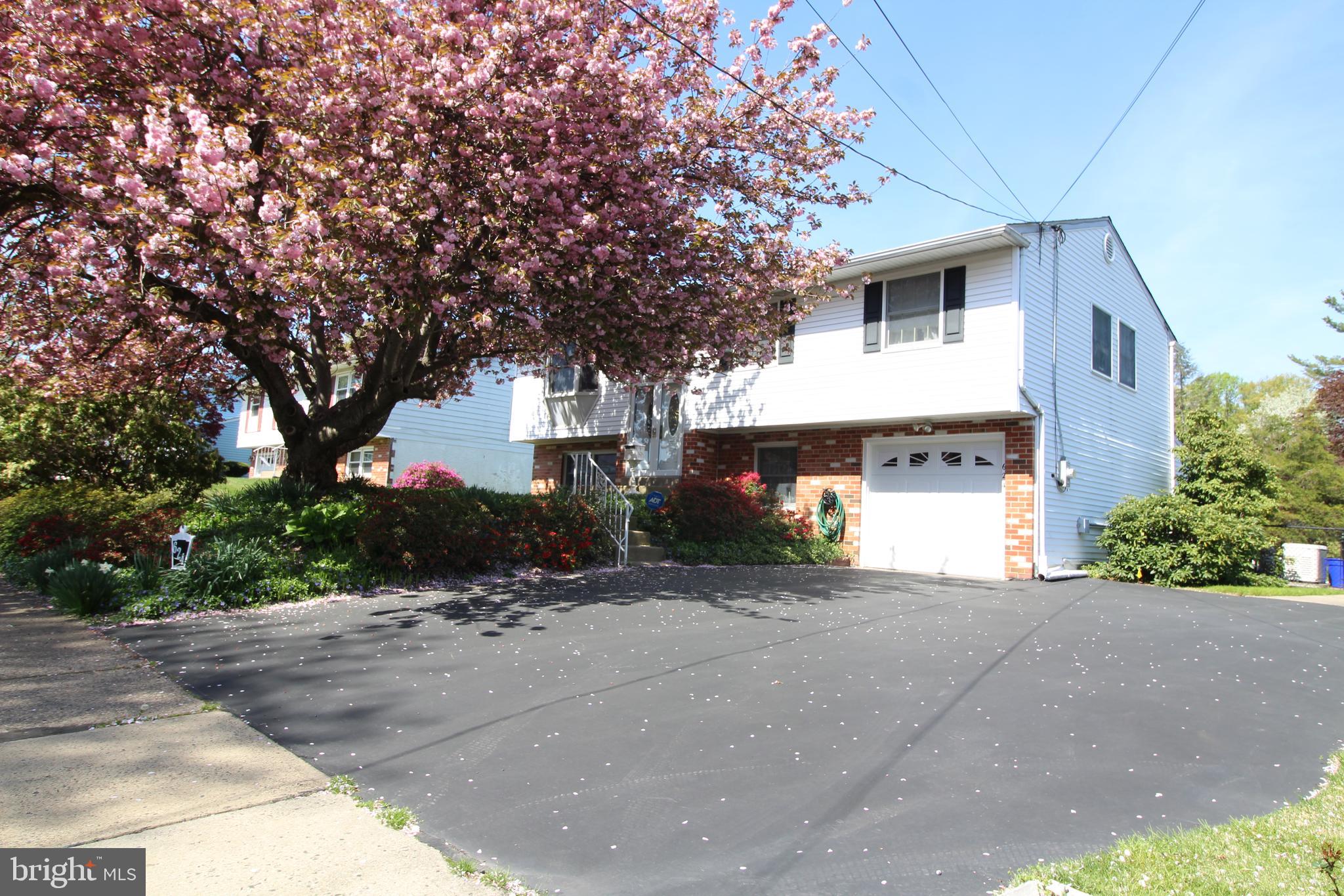 624 Pickering Road Southampton, PA 18966 - Photo 1 of 33 Gallery Image 1