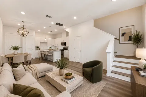 $290,000 | 102 East 44th Street, Unit C, Houston, TX 77018