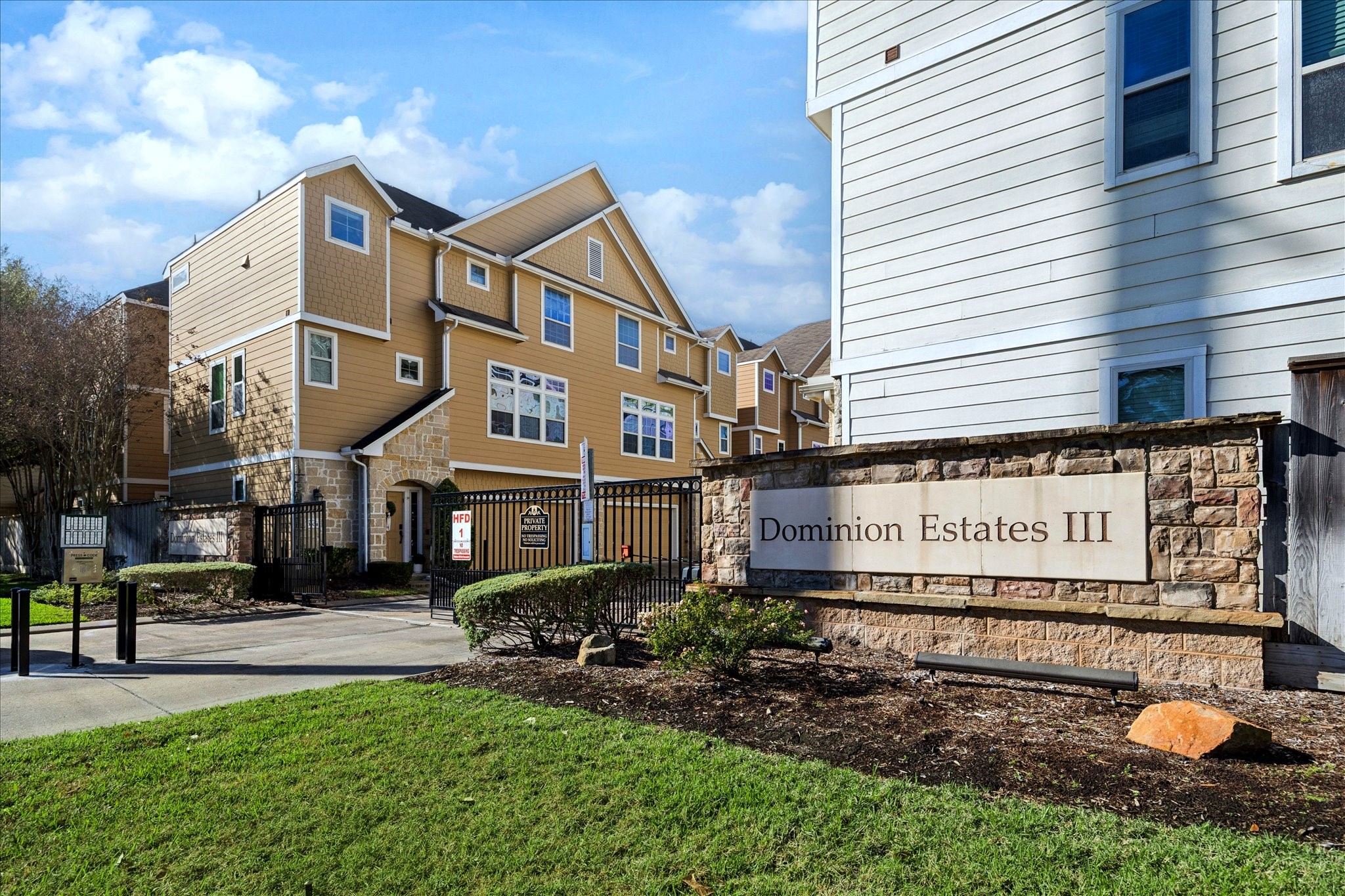 3332 Masters Point Drive Houston, TX 77091 - Photo 21 of 21 a front view of a house with garden