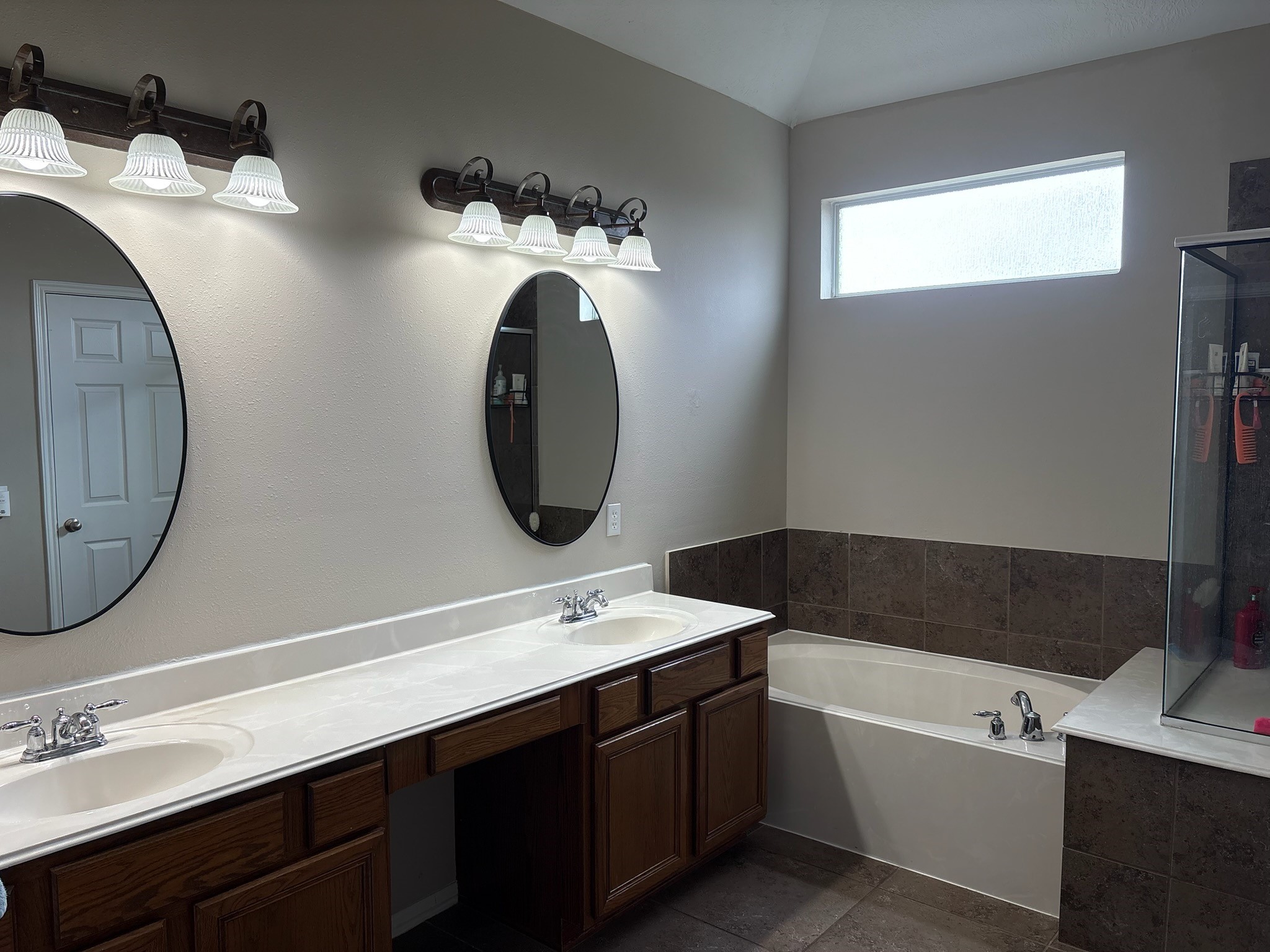 3332 Masters Point Drive Houston, TX 77091 - Photo 6 of 21 a bathroom with a bathtub sink and mirror