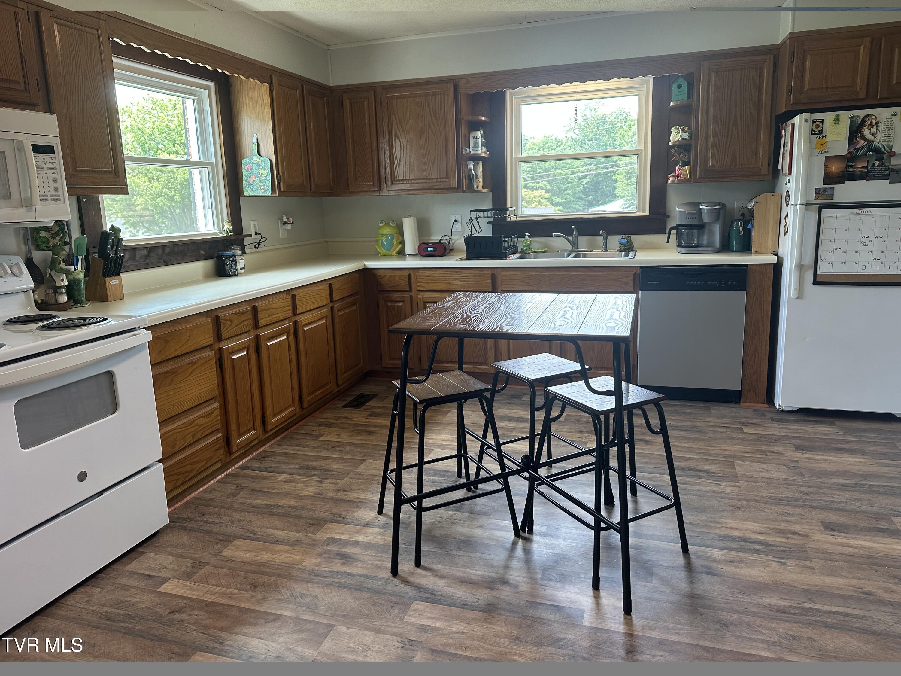 508 Summit Drive Jonesborough, TN 37659 - Photo 3 of 38 3