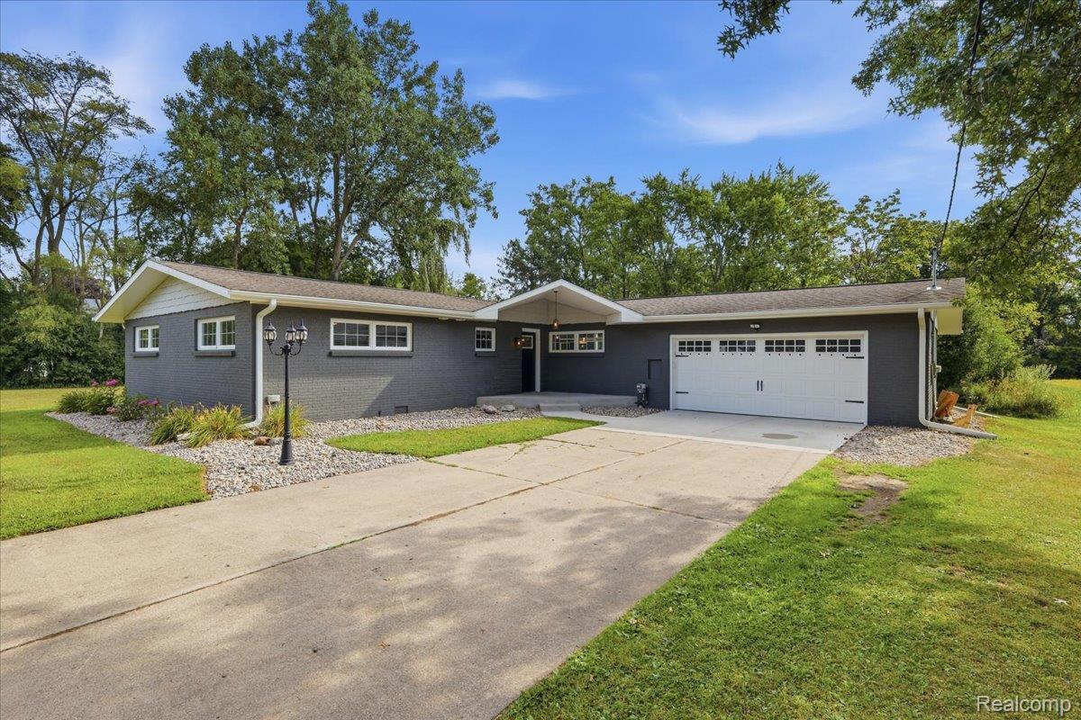 Welcome to 1360 Hemmeter Rd!