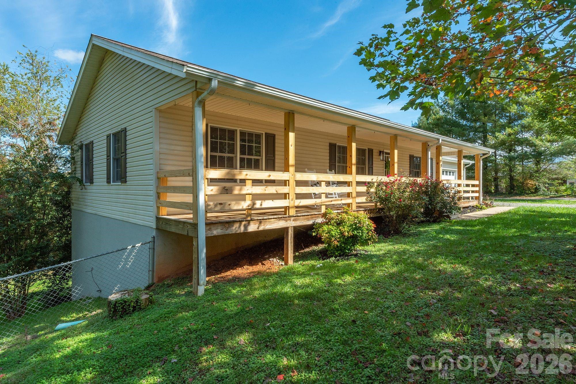 18 Garrison Road Weaverville, NC 28787 - Photo 5 of 42 Gallery Image 5