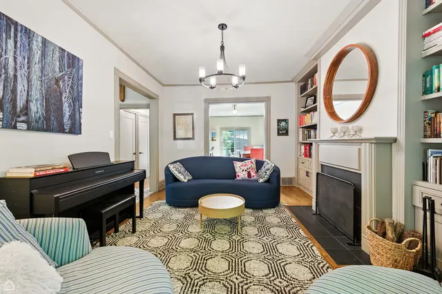 $1,395,000 | 5729 South Harper Avenue, Chicago, IL 60637