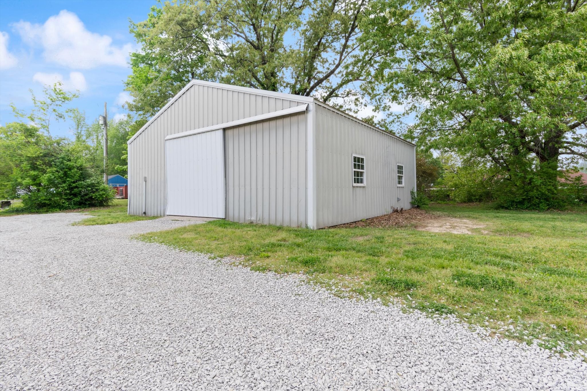 3671 Apache Trail Springfield, TN 37172 - Photo 27 of 28 a view of a house with backyard and garden