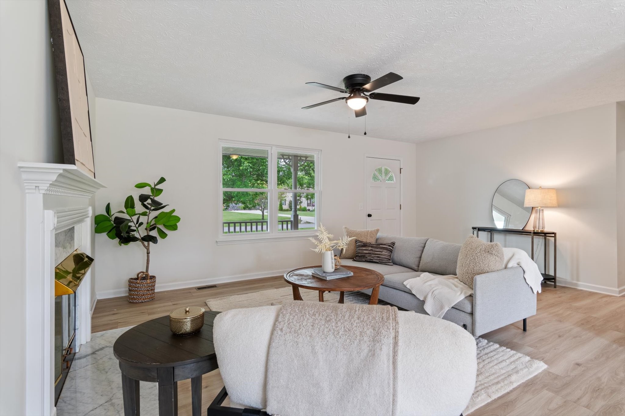 3671 Apache Trail Springfield, TN 37172 - Photo 3 of 28 a living room with furniture