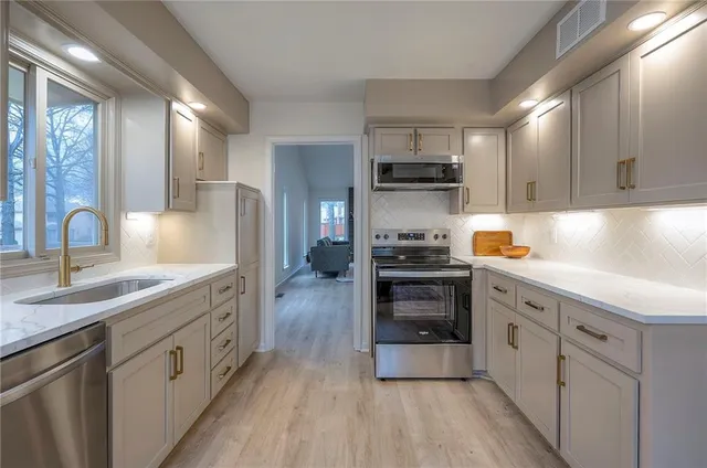 $449,900 | 12891 Cambridge Court, Leawood, KS 66209